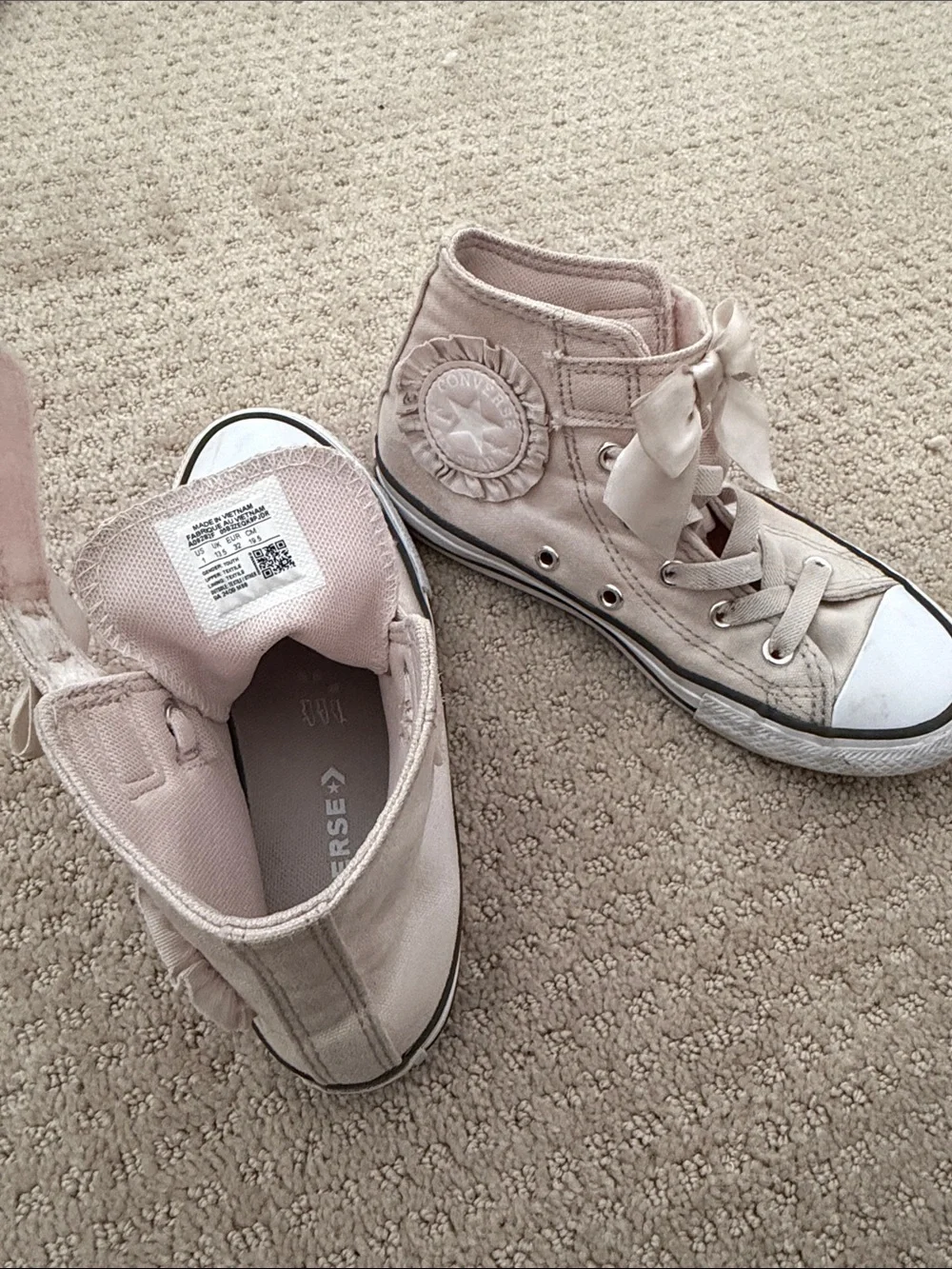 Converse Kids High-Top Sneakers in Light Beige with White Toe